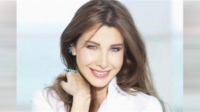 نانسي عجرم تخطف الأنظار في حفل زفاف شقيقها (صور)