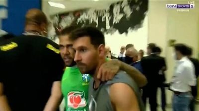 إيقاف مباراة البرازيل والأرجنتين وخروج اللاعبين لغرفة الملابس