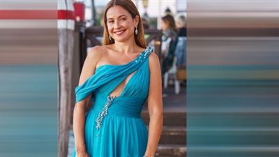 من إبداع زهير مراد.. ريا أبي راشد تتألق على السجادة الحمراء في مهرجان فينيسيا السينمائي ( صور )