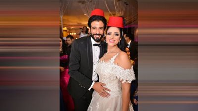 على ضي الشموع.. حنان مطاوع و زوجها يحتفلان بعيد زواجهما الخامس (صور)