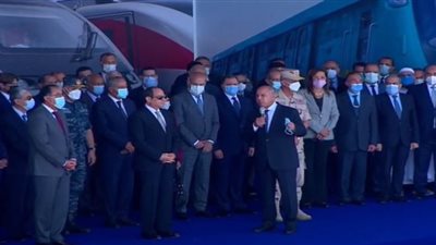 فيديو.. السيسي يستمع لشرح مفصل عن قطار المونوريل بعد وصوله ميناء الإسكندرية