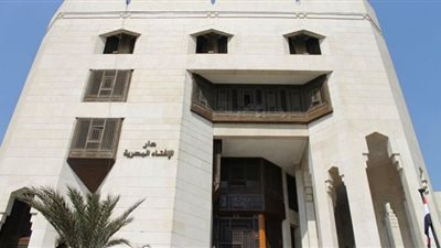 هل يلزم التفريق بين الصدقات وأموال الزكاة؟