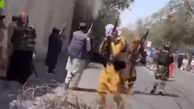 فيديو.. طالبان تطلق النار في كابل لتفريق مظاهرات داعمة لمعارضة بنجشير