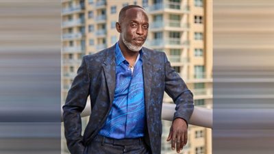 هل قتل نفسه| العثور على النجم العالمي مايكل ويليامز ميتًا في شقته (تفاصيل وصور)