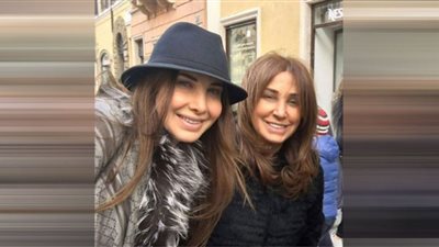 صورة نانسي عجرم مع والدتها تثير الجدل(شاهد أبرز صور عائلتها من هنا)