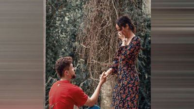 (صور) في أول ظهور رومانسي يجمعهما| خطيب نور عمرو دياب يركع أمامها ويفاجئها بطلب الزواج