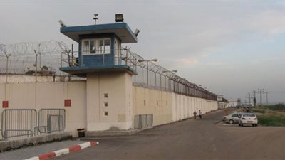 إذاعة الجيش الإسرائيلي: استدعاء عشرات العسكريين للتعامل مع أعمال الشغب في سجن النقب