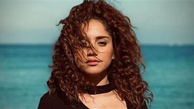 بملامح مختلفة.. رنا رئيس تبهر جمهورها من مهرجان الفضائيات العربية (صور)