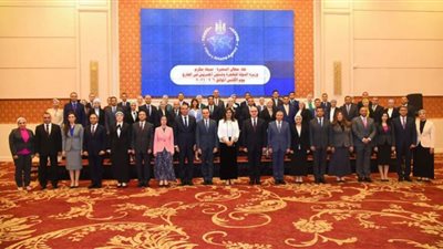 وزيرة الهجرة تلتقي بالضباط المرشحين للعمل بالتمثيل الدبلوماسي العسكرى