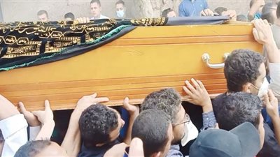 فيديو وصور.. جنازة شعبية مهيبة لرجل الأعمال محمود العربي بمسقط رأسه