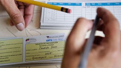 اليونان تتوعد من يستخدم ويُصدر شهادات تطعيم كورونا مزورة