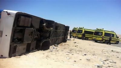 ‪ مصرع شخص وإصابة 20 شخصا في انقلاب أتوبيس بالمنيا ‬