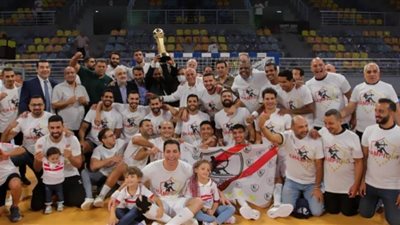 فرحة جنونية لرئيس الزمالك بعد التتويج السوبر الإفريقي لليد