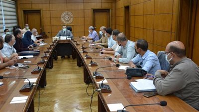 إجتماع لجنة مراجعة الوضع القانوني وفحص تراخيص المراكب العائمة بالدقهلية