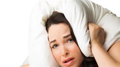منها الإصابة بالزهايمر.. طبيب يكشف مخاطر كارثية للنوم المتقطع