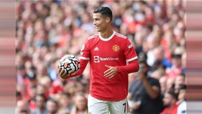 بعد ثنائية نيوكاسل.. جمهور مانشستر يونايتد لـ كرستيانو: 