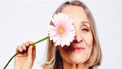 5 حيل سحرية لتقليل أعراض سن اليأس لدى النساء