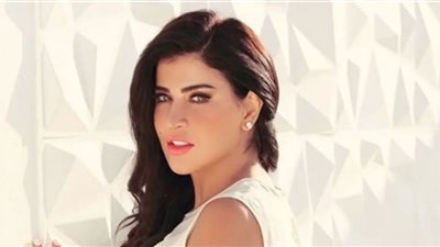 (شاهد) جومانا مراد توجه رسالة حب لأصالة وزوجها