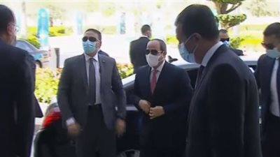 فيديو.. السيسي يصل مقر احتفالية إطلاق تقرير الأمم المتحدة للتنمية البشرية في مصر