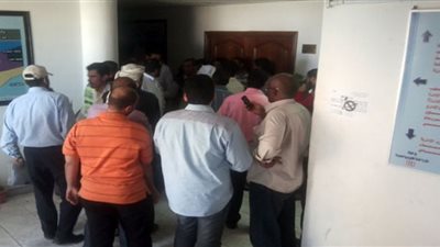 فيديو..الجيش يتدخل لفض مظاهرات العاملين بمياه مطروح