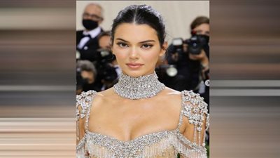 كيندال جينر ترتدي فستان الراحلة أودري هيبورن بحفل ميت جالا