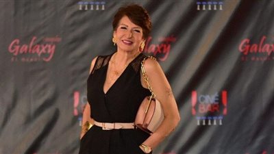 صور..من طفولة الفنانة ليلي عز العرب
