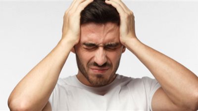 منها السكتة الدماغية.. الصداع علامة على إصابتك بأمراض مميتة