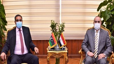 وزير الطيران المدنى ووزير المواصلات الليبى يبحثان تعزيز التعاون المشترك