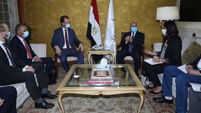 وزير النقل يلتقي وفد سكك حديد ألمانيا لبحث التعاون في إدارة وتشغيل القطارات الكهربائية السريعة