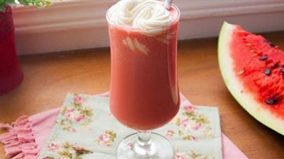 لجسم صحي.. طريقة تحضير سموزي البطيخ والموز