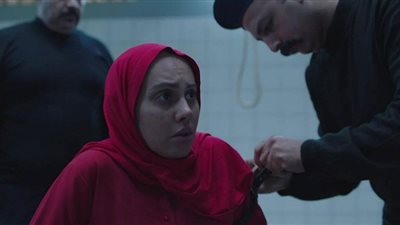 ياسمين رئيس بزي الإعدام في الحلقات الأولى من 60 دقيقة