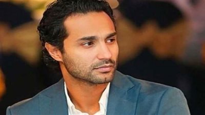 تفاصيل تطورات الحالة الصحية لكريم فهمي (هل مضاعفات كورونا السبب؟)