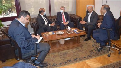 سفير مولدوفا يزور غرفة القاهرة لبحث زيادة التبادل التجاري والاستثماري