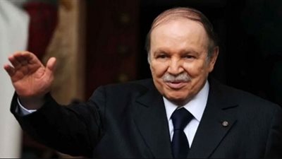 عبدالعزيز بوتفليقة في دفتر عزاء السوشيال ميديا: فقدنا أحد أهم القامات العربية