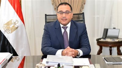 رئيس الوزراء يُهنئ وزير الإسكان بفوز 