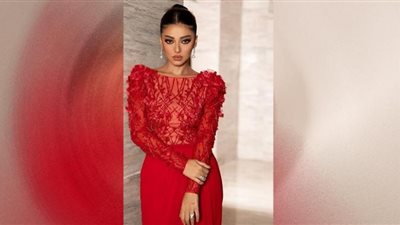 رحمة رياض تتألق بالذهبي في حفل موريكس دور