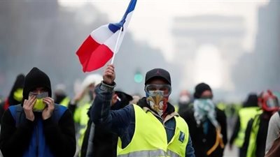 آلاف الفرنسيين في الشوارع احتجاجًا على حظر صيد الطيور التقليدي