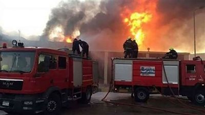 معاينة حريق شب بمحل ومخلفات أخشاب في المنيب