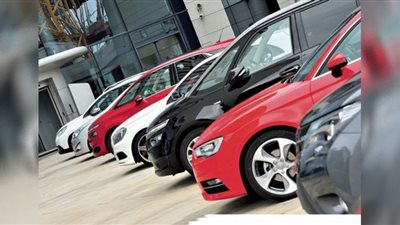 أسعار السيارات تواصل ارتفاعها.. و«الأوفر برايس» يصل لمعدلات غير مسبوقة