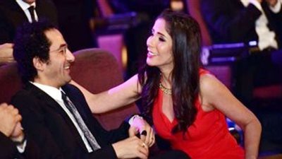 منى زكي برفقة أحمد حلمى في موعد إفطار.. صور