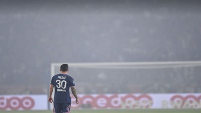 واقعية بوكيتينو وأنانية نيمار!.. ميسي يصطدم بوضعه الجديد في باريس