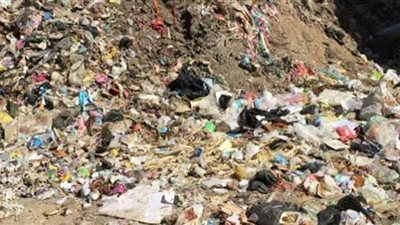 واتس آب الوفد...أهالي سنجها بالغربية يشكون من تراكم القمامة علي أرض زراعية