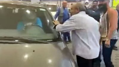 (فيديو) لبناني يتنكر بزي امرأة للحصول على البنزين