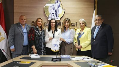 لبحث التعاون بين الجانبين.. مايا مرسي تستقبل رئيس لجنه تمكين المرأة بنوادي روتاري