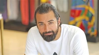 بهذه الطريقة..حضور مختلف لـ أحمد حاتم العرض الخاص لفيلم 