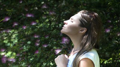 لماذا لا نتنفس من فتحتي الأنف بالتساوي| أطباء يكشفون السر