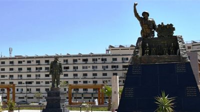 تمثال لـ المشير طنطاوي بمسقط رأسه في أسوان