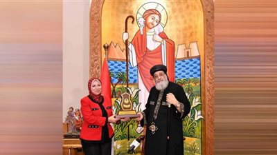 البابا تواضروس يتسلم درع وزارة التعليم تقديرًا لدوره (صور)