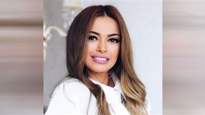 داليا مصطفي بالحجاب في كواليس 