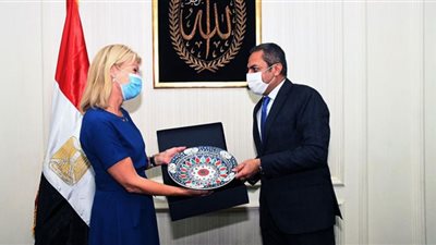 نائب وزير الإسكان يبحث مع وزيرة التجارة السويدية التعاون في مجال النقل الذكي بالمدن الجديدة